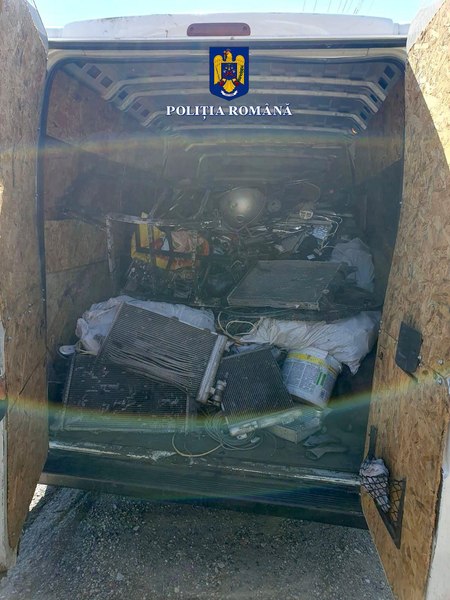 Captură de deșeuri în Dâmbovița. Șoferul a fost amendat și a rămas fără mașină