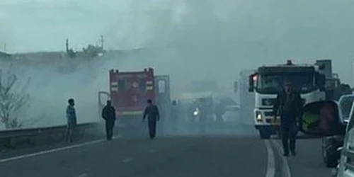 Nouă autoturisme au fost implicate în accident 