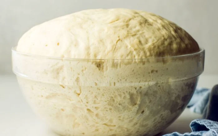 
    Drojdia de casă se face cu doar câteva ingrediente, însă amestecul trebuie lăsat la fermentat o perioadă de timpFoto: adevarul.ro  