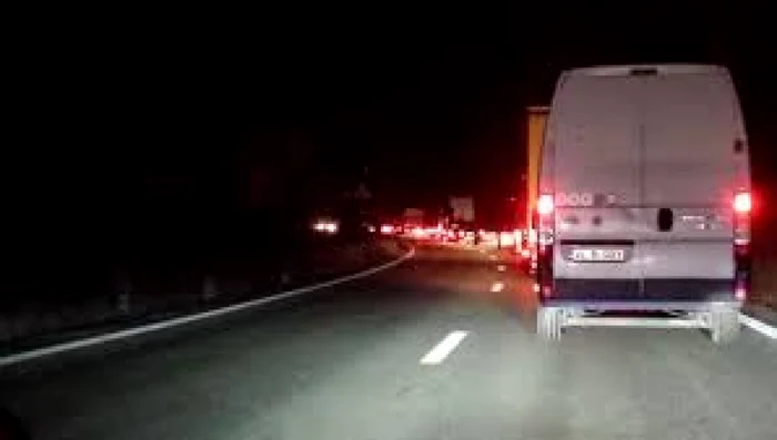 Trafic blocat pe Valea Oltului, din cauza unui accident produs la Brezoi, Foto: oradesibiu.ro