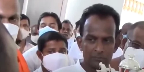 Dhamikka Bandara prezentandu-si leacul minune impotriva COVID Captura YouTube