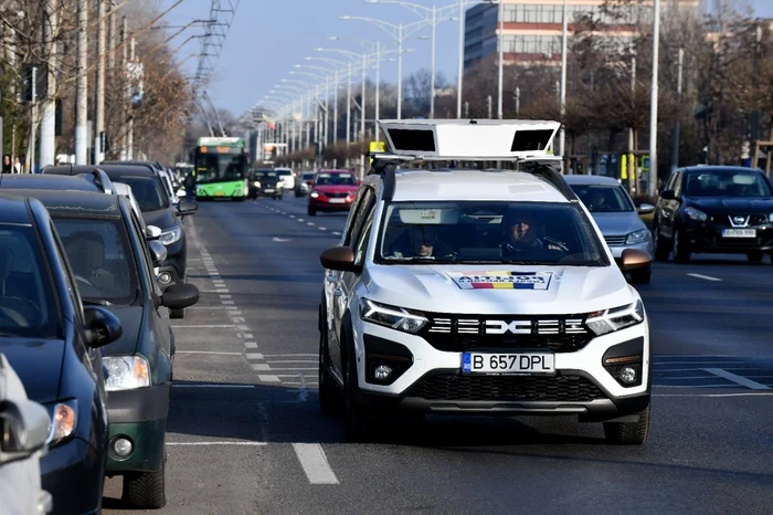 Mașină a Poliției Locale Sector 6 care citește automat dacă ai plătit parcarea FOTO: FB