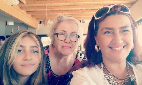 În ciuda suferințelor și a supărărilor pe care le avea, Rona Hartner a fost mereu o femeie veselă, cu zâmbetul pe buze și cu un râs molipsitor