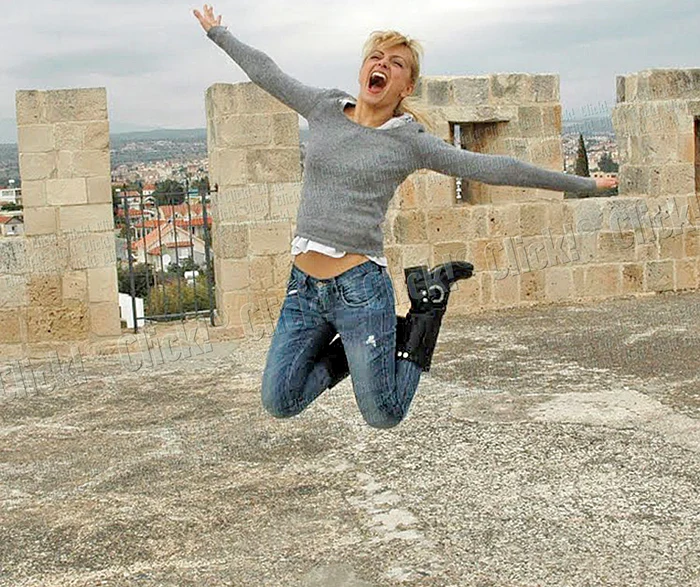 Simona Gherghe (foto: Mihai Stetcu/Antena 1. Vestimentaţia: Maria Lucia Hohan şi Manoush)