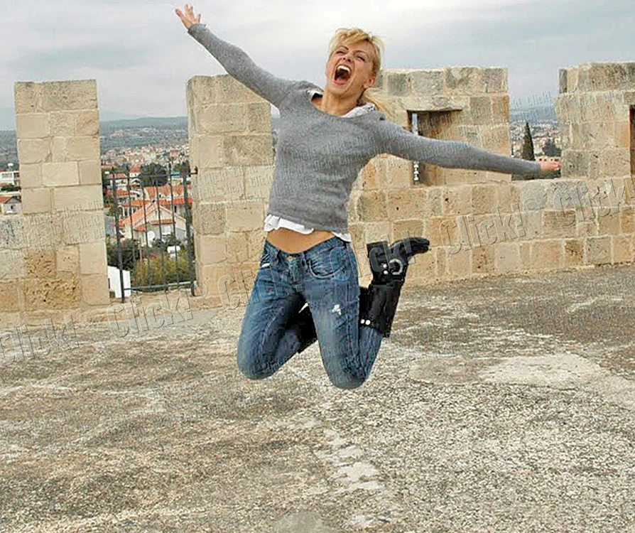 Simona Gherghe (foto: Mihai Stetcu/Antena 1. Vestimentaţia: Maria Lucia Hohan şi Manoush)