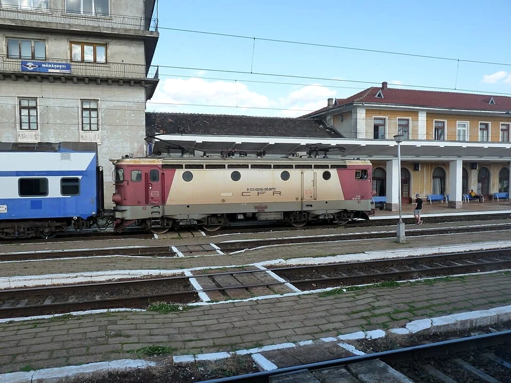 Trenul a fost implicat într-un incident FOTO: Facebook/Buzău Vrancea Online