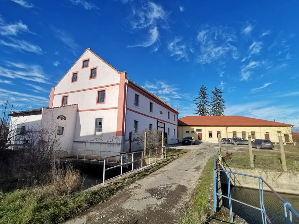 Spectaculoasa moară de la Balinţ