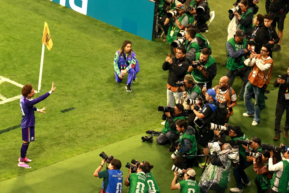 Ochoa i-a salutat pe fotoreporteri la finalul partidei (Foto: EPAImages)