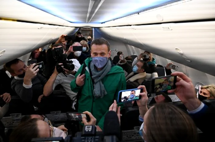 Alexei Navalnîi, la bordul avionului cu care a părăsit Germaniafoto: AFP