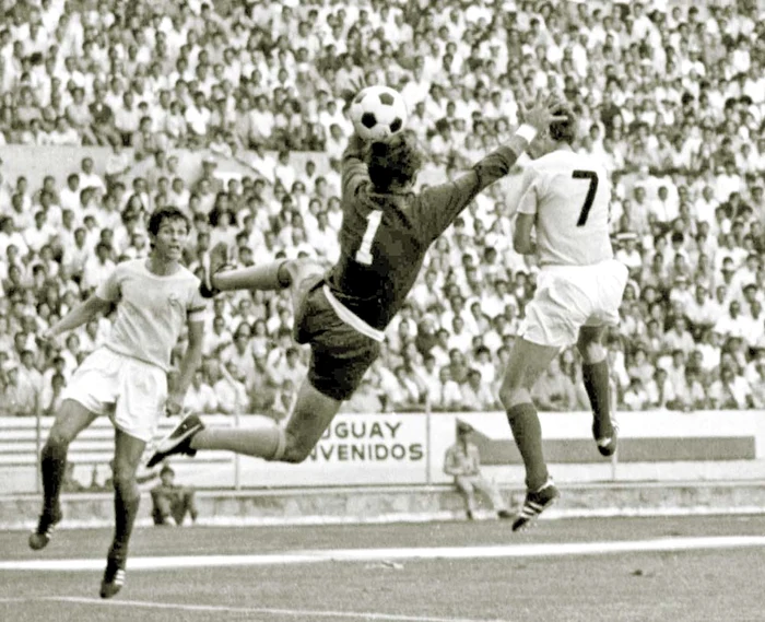 
    Mircea Lucescu a fost  căpitanul RomânieiFoto: AP  