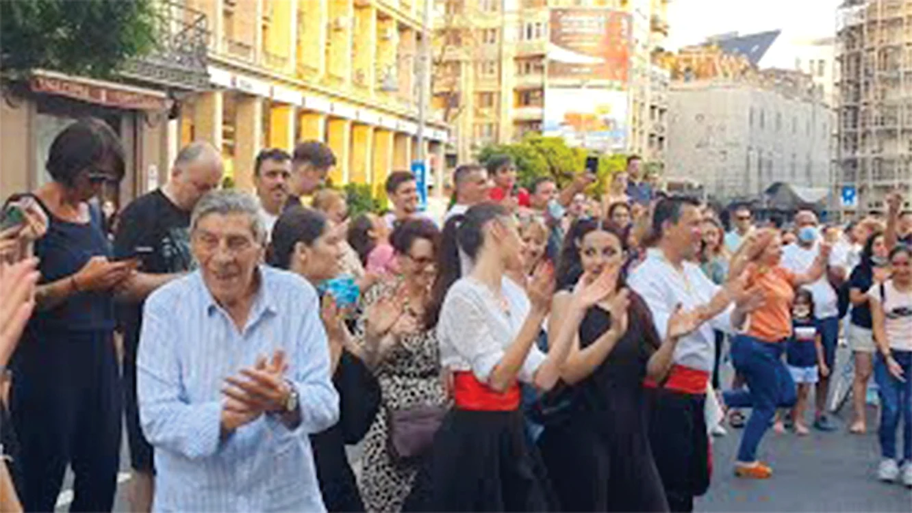 Acum doi ani a dansat pe Calea Victoriei într-un flashmob