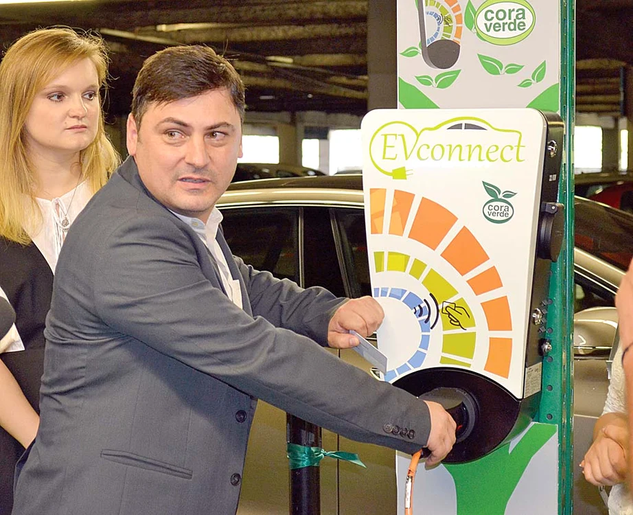 Dragoş Ciobanu, CEO Evconnect, a inaugurat ieri staţia de încărcare