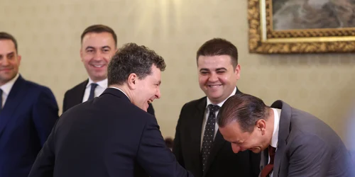 Nicușor Dan, președintele României, se întâlnește cu reprezentanții PSD, PNL și USR în timpul consultărilor cu partidele şi formaţiunile politice parlamentare în vederea desemnării candidatului la funcţia de prim-ministru, la Palatul Cotroceni din Bu