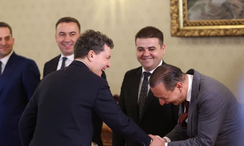 Nicușor Dan, președintele României, se întâlnește cu reprezentanții PSD, PNL și USR în timpul consultărilor cu partidele şi formaţiunile politice parlamentare în vederea desemnării candidatului la funcţia de prim-ministru, la Palatul Cotroceni din Bu