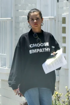 *EXCLUSIVE* Selena Gomez makes a visit to the doctor's in Beverly Hills jpeg