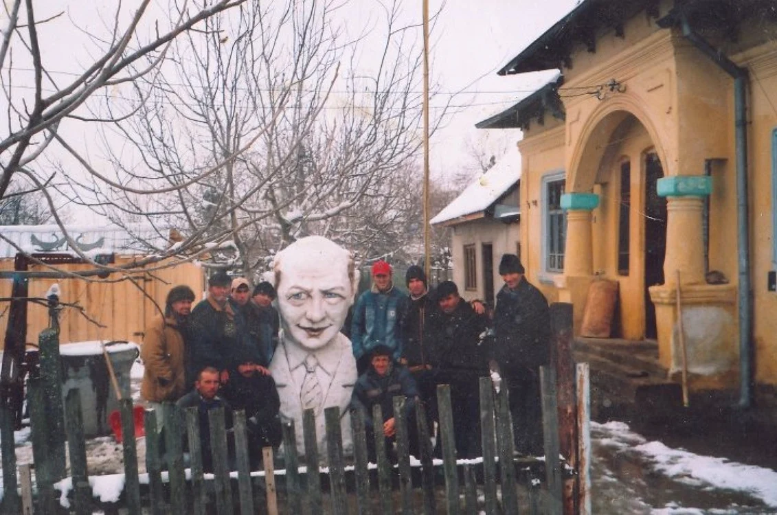 statuie basescu