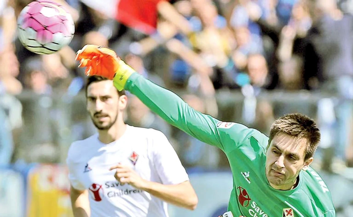 
    Tătăruşanu s-a accidentat  la meciul de duminicăFoto: Guliver/ Getty Images  