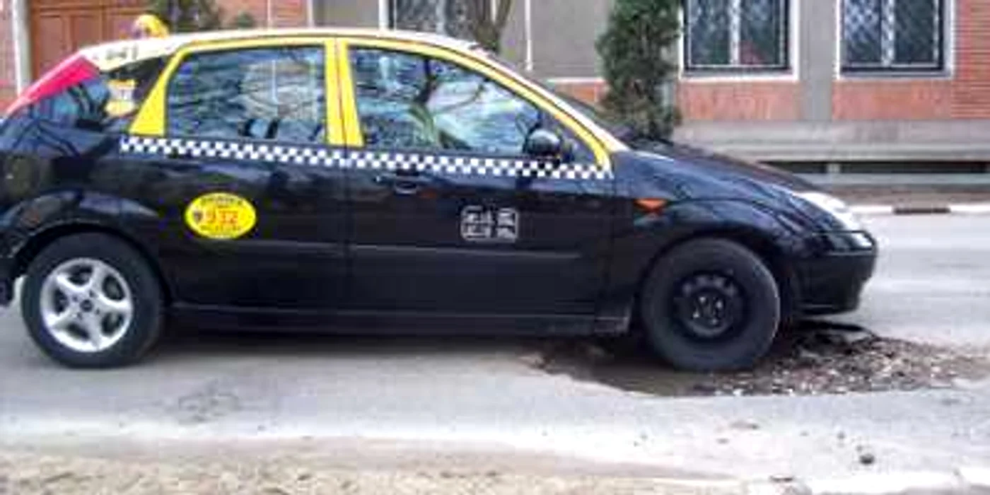 Evitarea craterelor este o adevărată probă de îndemânare