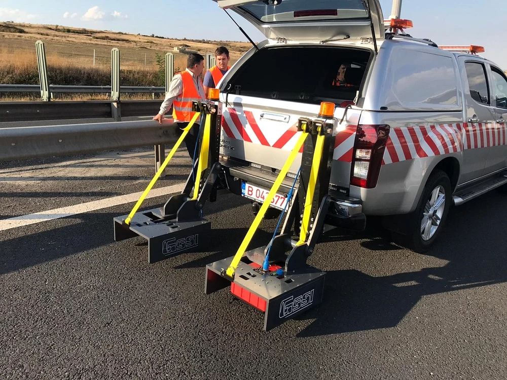Specialiștii au fost trimiși cu aparatură în zonă ca să evalueze situația