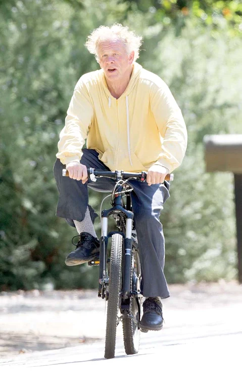 
    Încet, să nu vă  prindă radarul!  Nolte a pedalat  cu viteză să scape  de paparazzii  din MalibuFoto: Guliver/Splashnews  