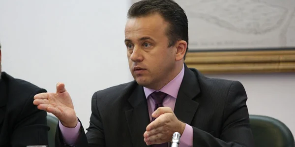 Ministrul Liviu Pop în timpul şedinţei de la Iaşi
