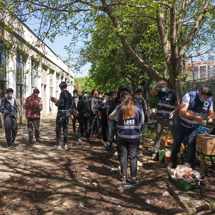 Migranţii primesc în continuare ajutoare din partea celor de la Logs Sursa Facebook/Logs