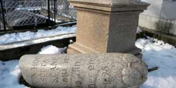 monument funerar ciudat foto adevarul