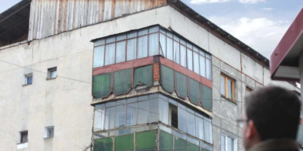 Balcoanele de la ultimele etaje au ajuns în vizorul edililor