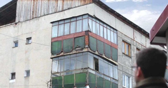 Balcoanele de la ultimele etaje au ajuns în vizorul edililor