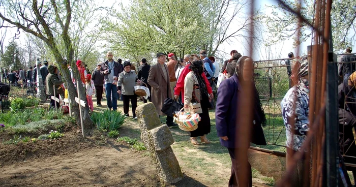 Cimitirele se umplu de creştini Foto:traditieialomita.ro