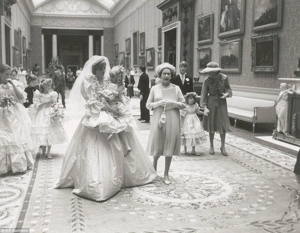 Culisele nunţii prinţului Charles cu Diana Spencer. Foto: RR Action