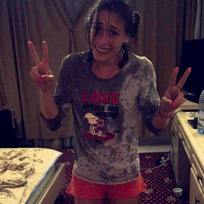 Cătălina Ponor, udată cu şampanie în miez de noapte