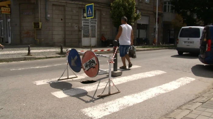 Surpare survenită în mijlocul carosabilului FOTO Cosmin Zamfirache