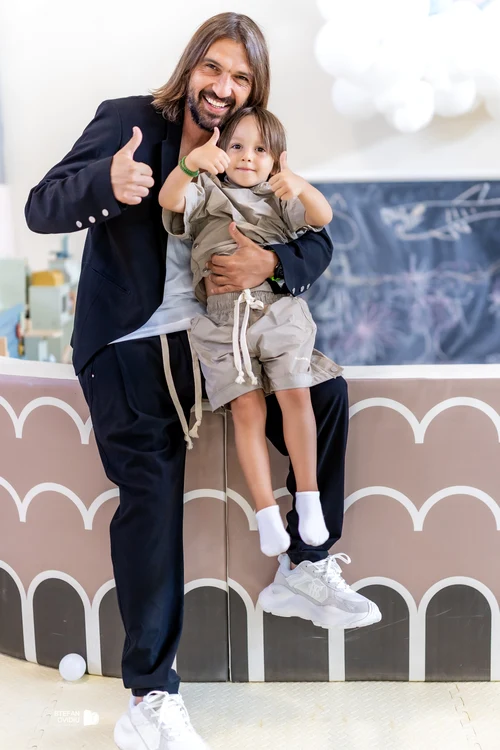 „E un copil perfect, e vesel, e activ. E spectaculos!“