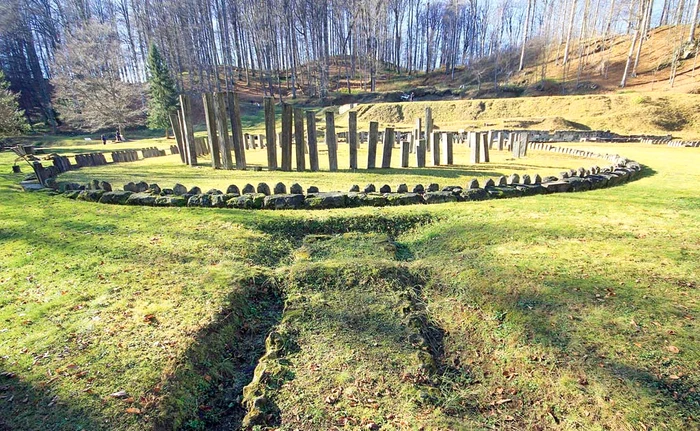 Smiley se relaxează cu familia la Sarmizegetusa Regia, recunoscută ca un centru cu «puteri energetice»