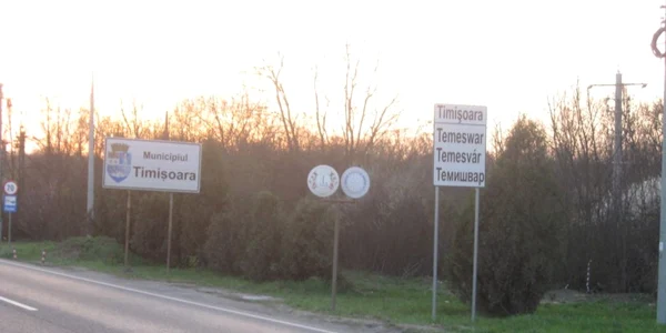 Panourile multilingve de la intrările în Timişoara