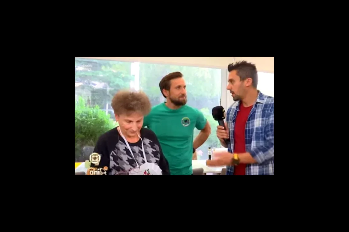 Dani Oțil și mama sa. Captură: Antena 1