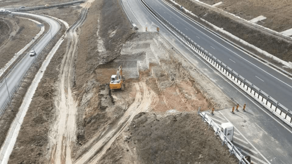  Traficul pe A10 Sebeș-Turda, în zona alunecării de teren de la Alba Iulia Nord, va fi închis 90 de zile. Anunțul CNAIR