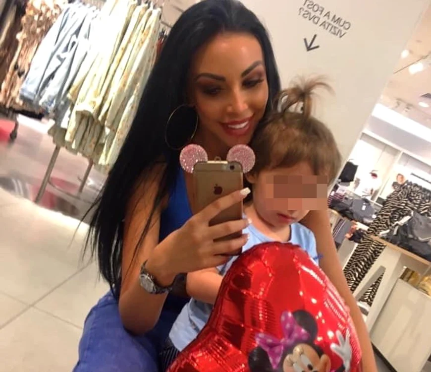 
    Andreea Podărescu și fiul eifoto: arhivă personală  