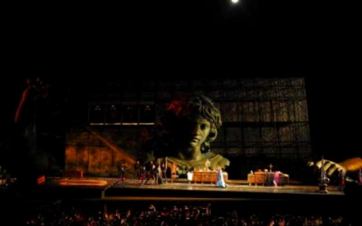 Opera "Tosca"va putea fi urmărită gratuit în Piaţa Unirii