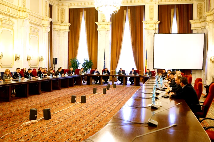 Deputaţii au stabilit în comisia de muncă ca salariaţii să fie reprezentanţi de avocaţi în faţa angajatorului