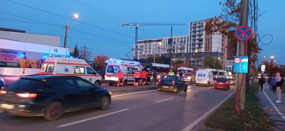  Momentul în care două tramvaie s-au ciocnit, în Timișoara. Două femei au fost rănite VIDEO 