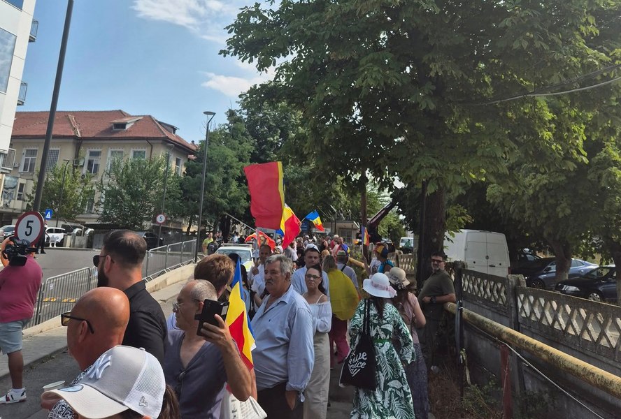 Reacția Jandarmeriei la acuzațiile că forțele de ordine au împins copii la protestul pro-Călin Georgescu