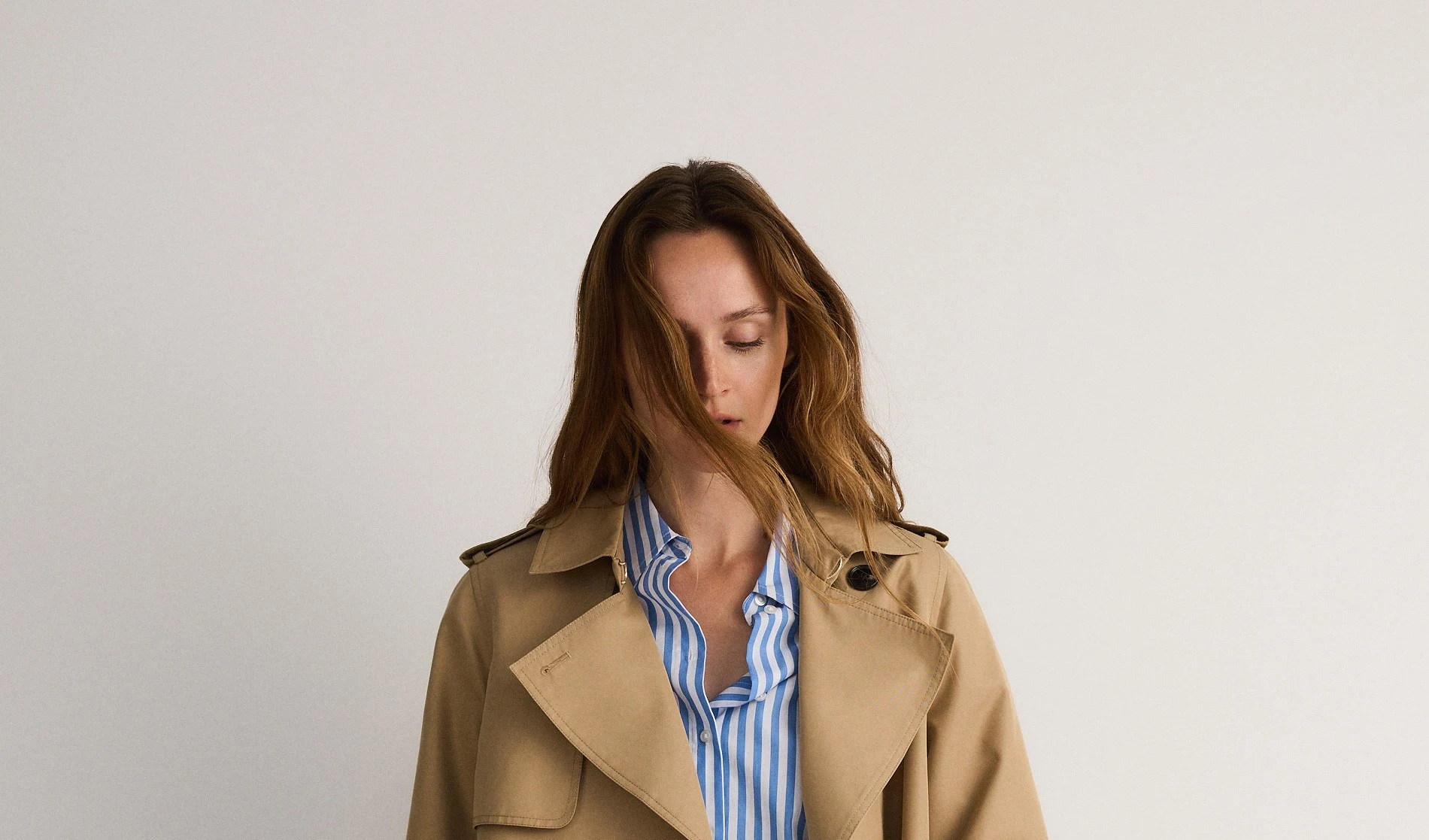 Paltoane de damă – inspirații pentru crearea unor look-uri clasice și moderne