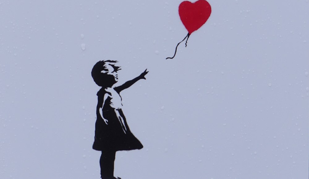 Cine este Banksy? Identitatea artistului misterios, aproape de a fi descoperită