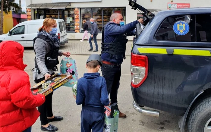 Acţiune umanitară. Foto: IPJ Hunedoara