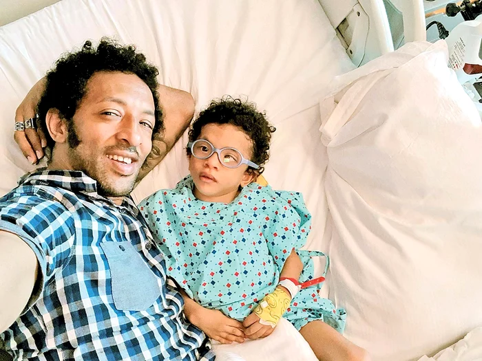 
    Kamara și Leon,  la spitalul din Istanbul  