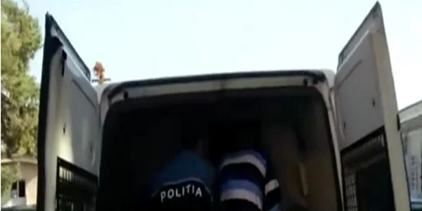 barbat retinut masina scufundata topoloveni