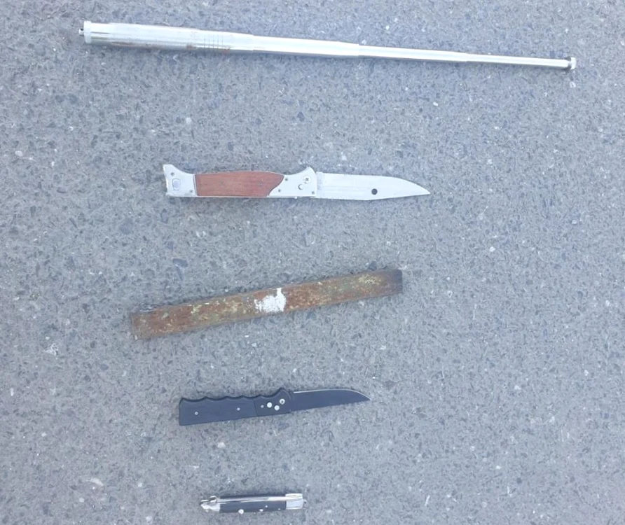 Aremele albe care au fost găsite de jandarmi asupra suporterilor 