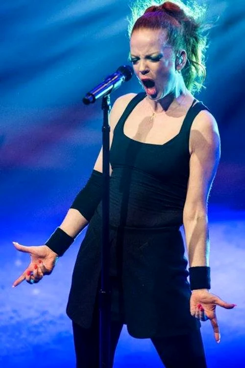 Shirley Manson este cunoscută ca solistă a trupei de muzică rock alternativ Garbage
